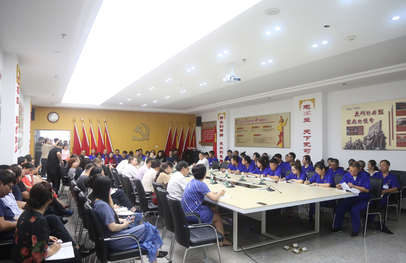 連石化工黨員參加高新園區(qū)“不忘初心，牢記使命”主題教育黨課